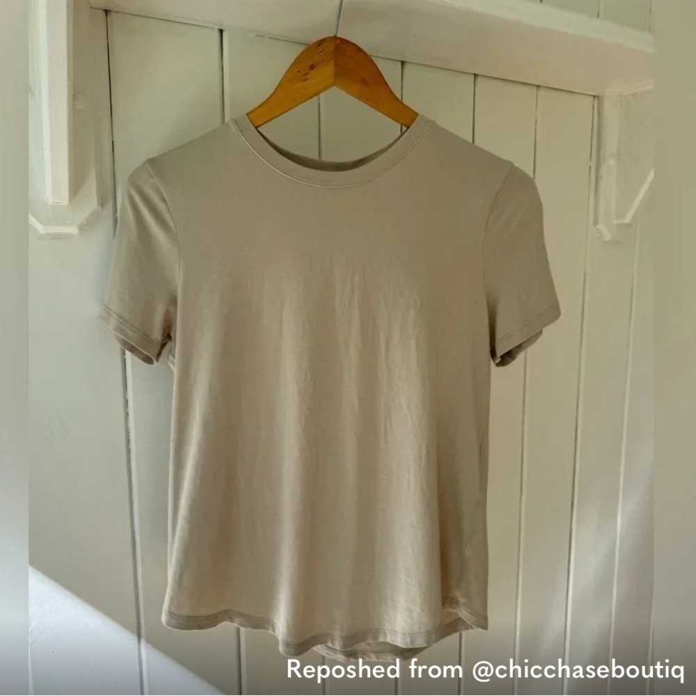 lululemon athletica Black Love Curved-Hem Crewneck Short Sleeve Tee